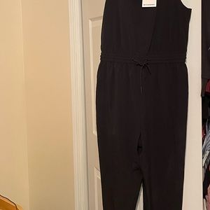 Brand new black jumper from banana republic never worn. Details below :)))